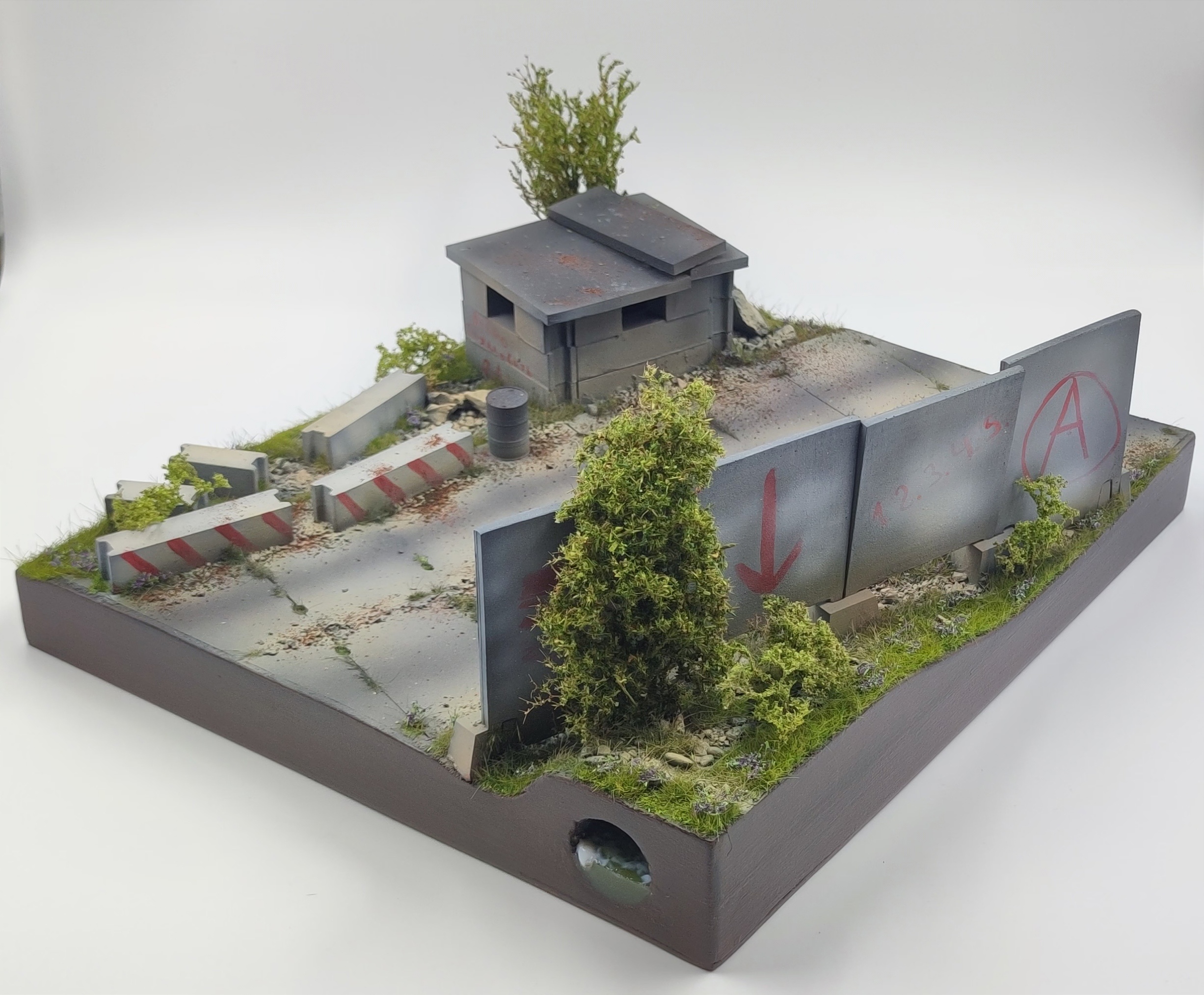 HE-35194 Подставка Заброшенный пост Размер 35*30см