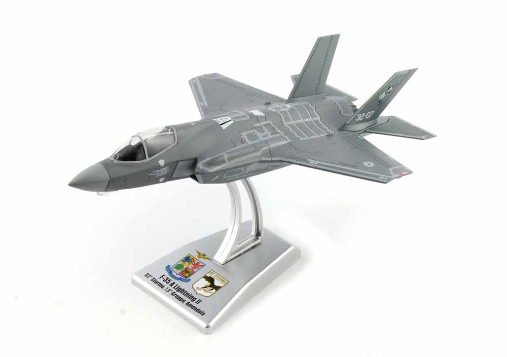 48215ИТ Самолет F-35A LIGHTNING II  1:100 sc. 32° Stormo AM Italeri
