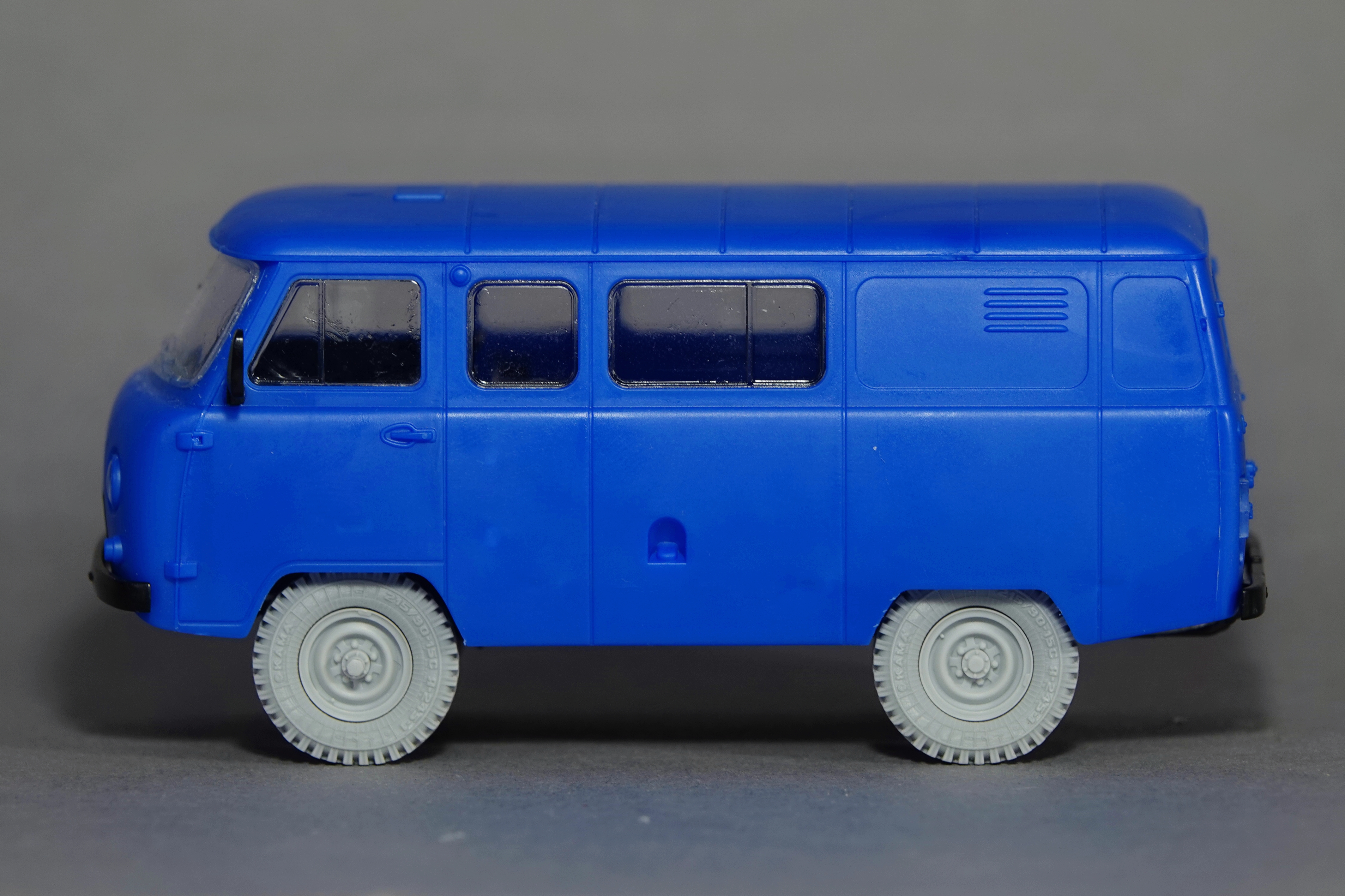 AMB43001 Набор колес под нагрузкой (4+1) Я-245-1 "КАМА" для моделей УАЗ-3909 (Звезда)