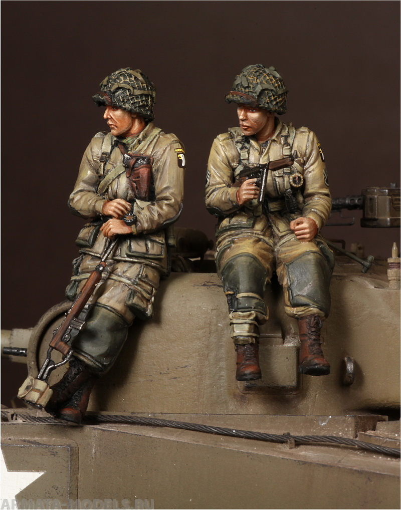 3603SOGA 1 Lieutenant  and sergeant 101st Airborne Division on Sherman. SOGA Miniatures