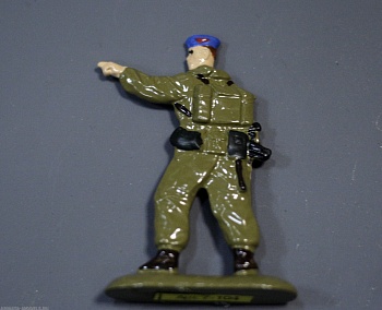 7-104 окрашеная фигура ВДВ. Командир