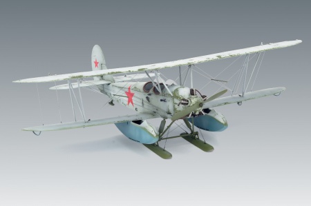 48253 Советский санитарный самолет По-2 с санитарными кассетами ICM
